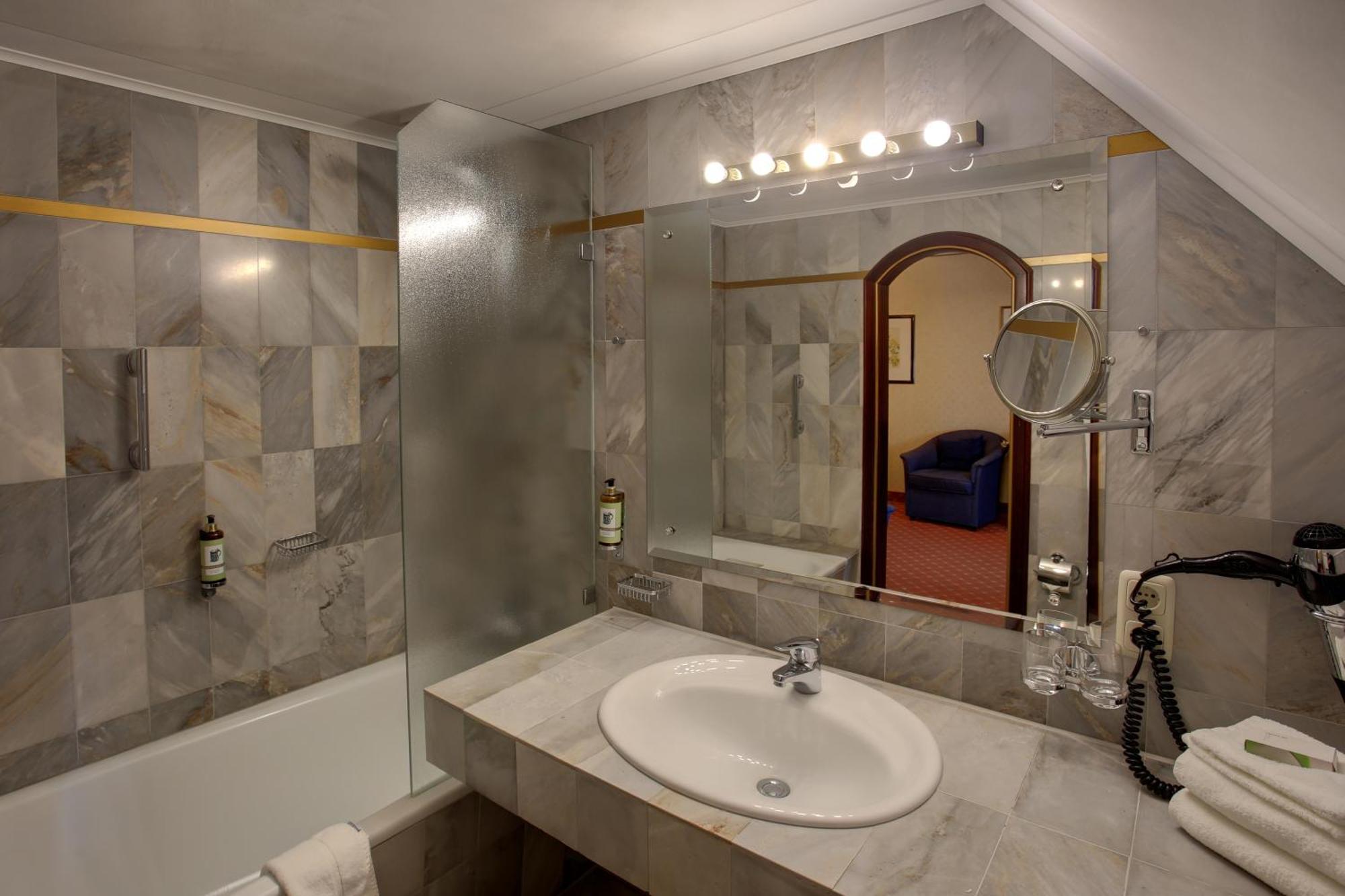 Hotel Brauereigasthof Landwehr-Braeu 라이첼쇼펜 객실 사진