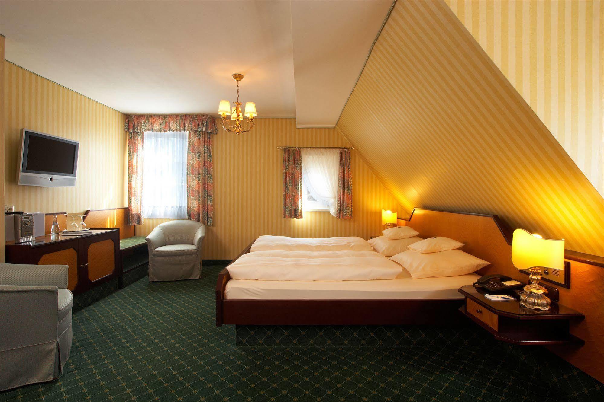 Hotel Brauereigasthof Landwehr-Braeu 라이첼쇼펜 외부 사진