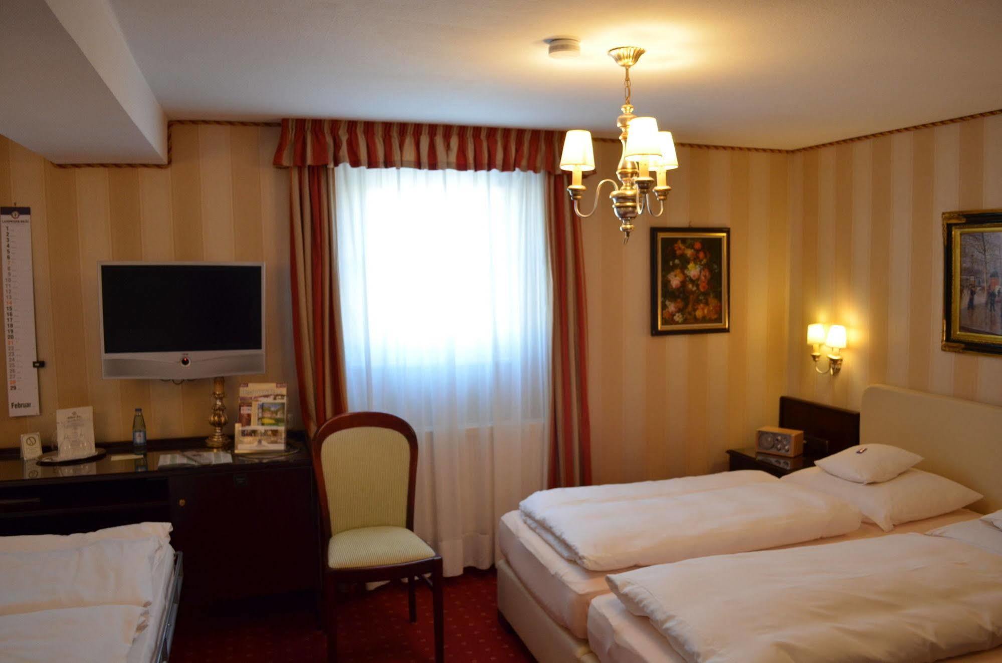 Hotel Brauereigasthof Landwehr-Braeu 라이첼쇼펜 외부 사진